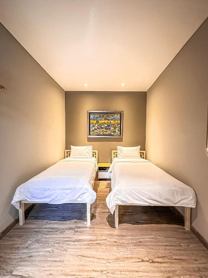 Lugano Arte Homestay Jakarta Exterior photo
