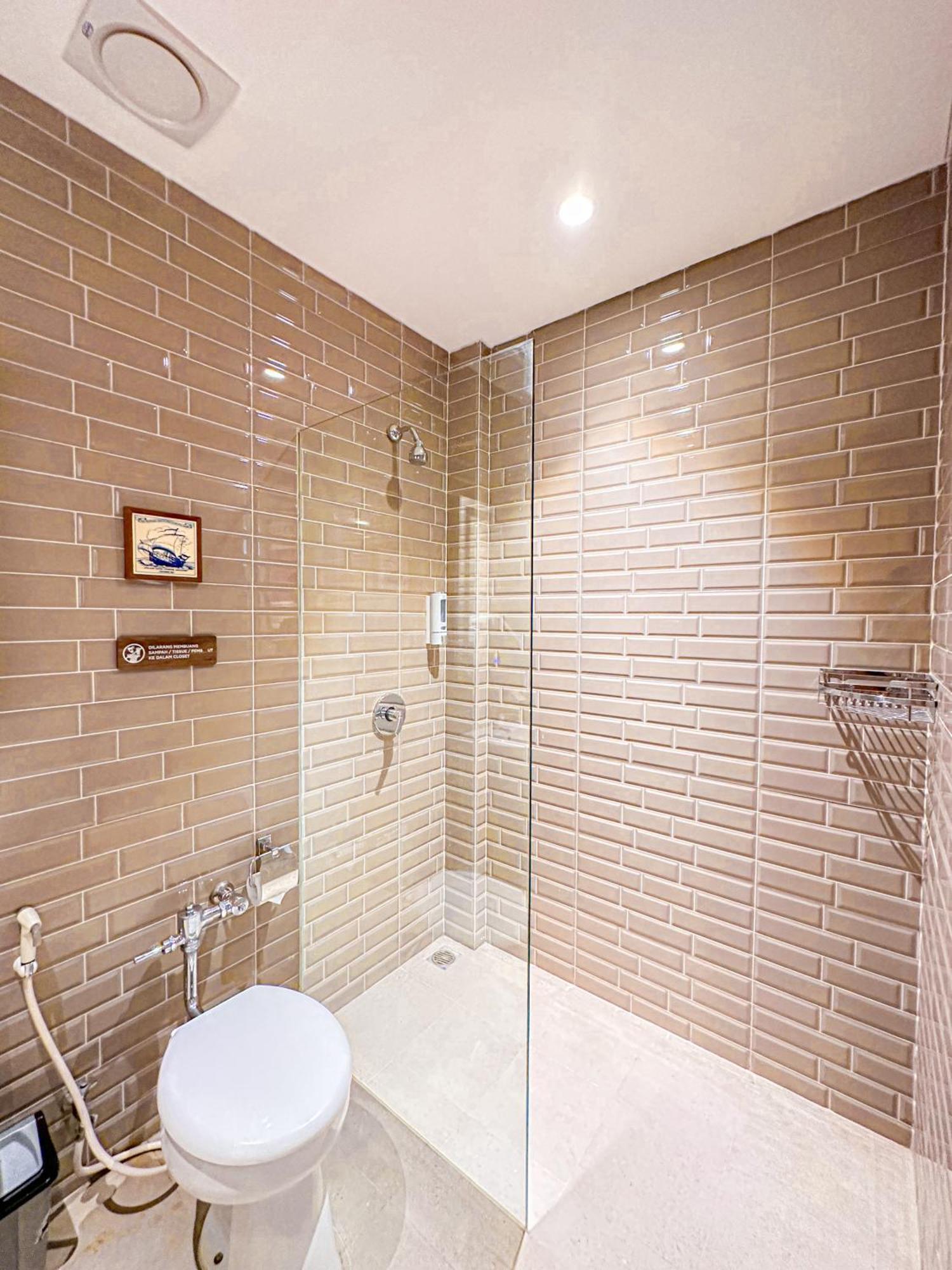 Lugano Arte Homestay Jakarta Exterior photo