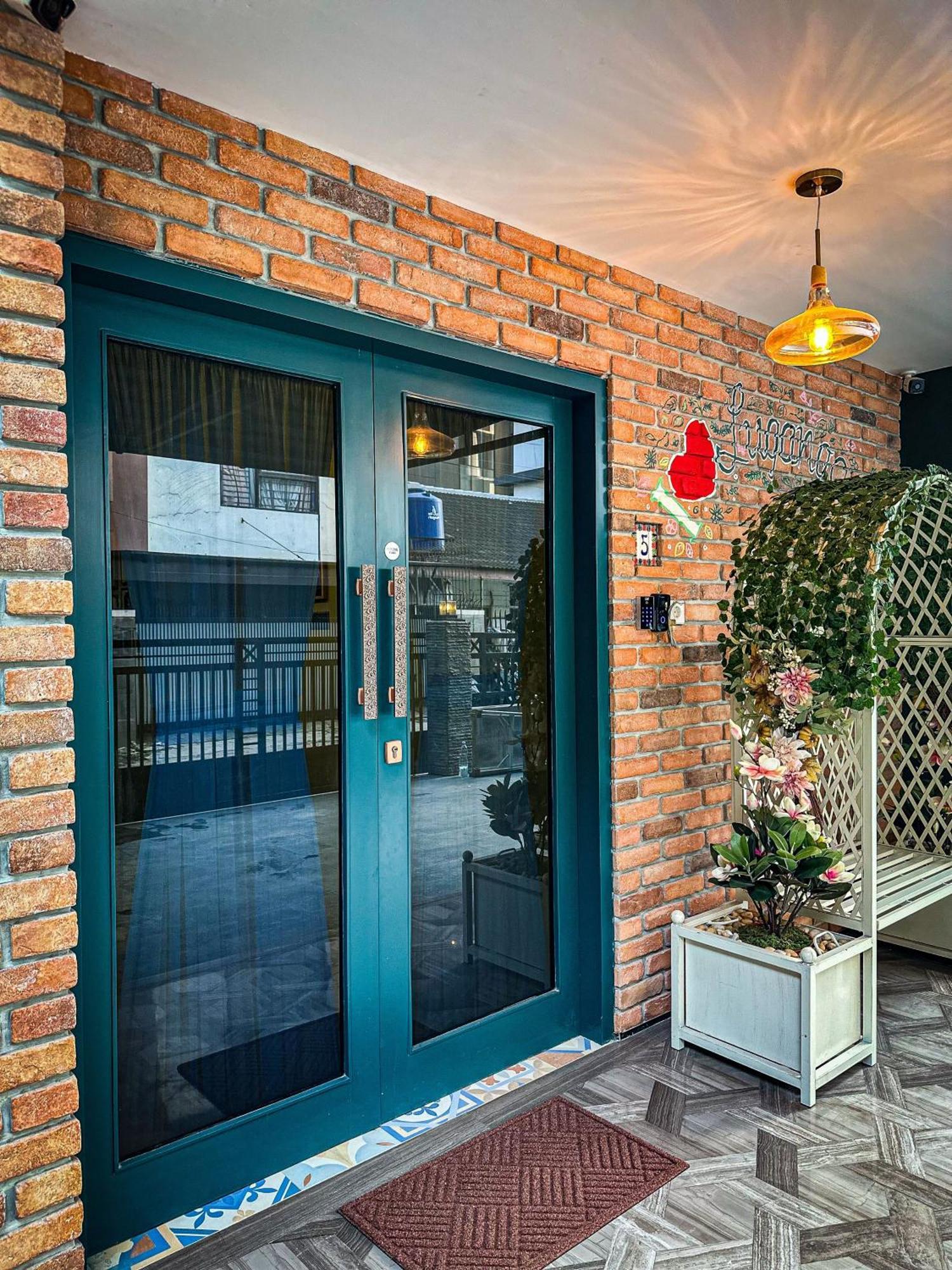 Lugano Arte Homestay Jakarta Exterior photo