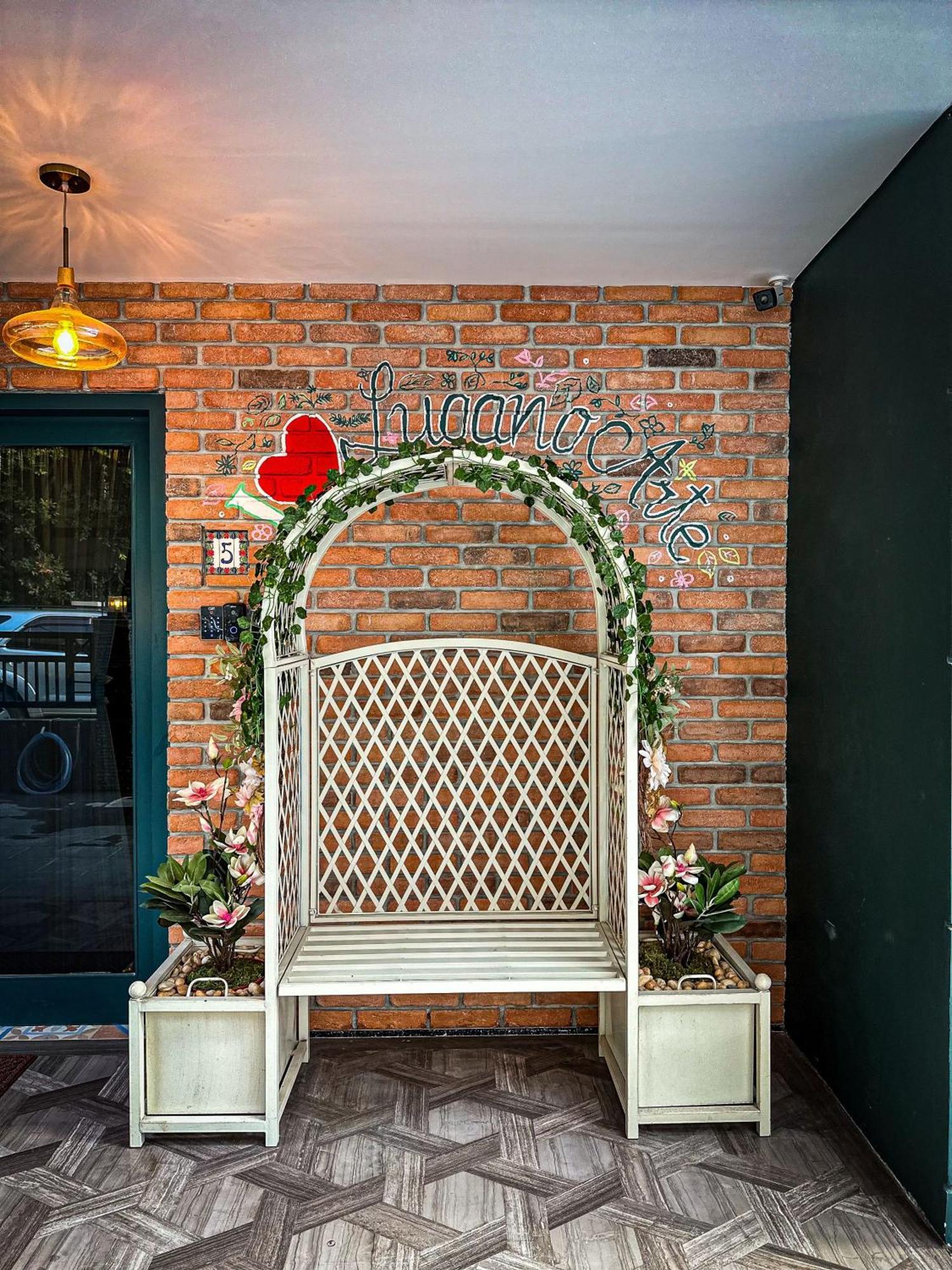 Lugano Arte Homestay Jakarta Exterior photo